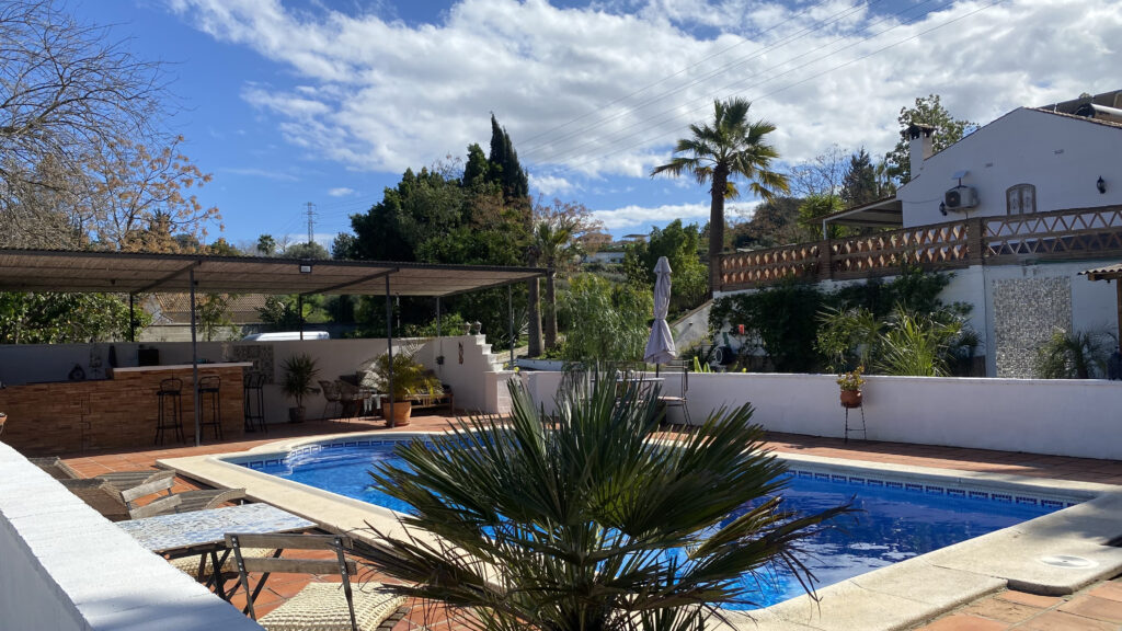 Vakantiehuisje voor 2 personen met eigen zwembad en buitenbar bij Malaga Andalusië
