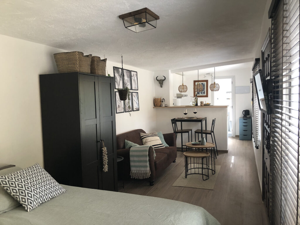 Vakantiehuisje met eigen zwembad voor 2 personen. Rust en ruimte en toch dicht bij Malaga.